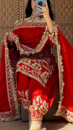 Avenra Crep Dhoti Elegance Set
