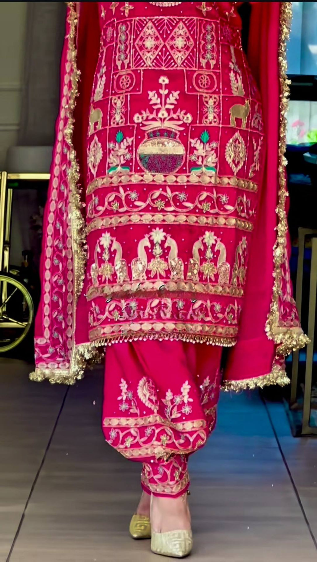 Avenra Crep Dhoti Elegance Set