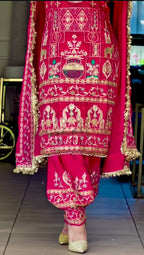 Avenra Crep Dhoti Elegance Set