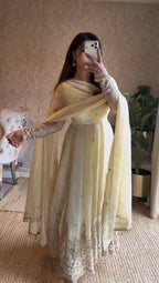 Avelora Fendy Silk Anarkali Set