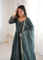 Kiara Crunchy Silk Jacquard Gown Set
